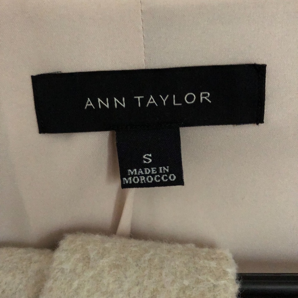 Timeless Ann Taylor Wrap Tie Waist Coat Cream/Beige Size Small *Mobwife Trend* - Picture 4 of 6